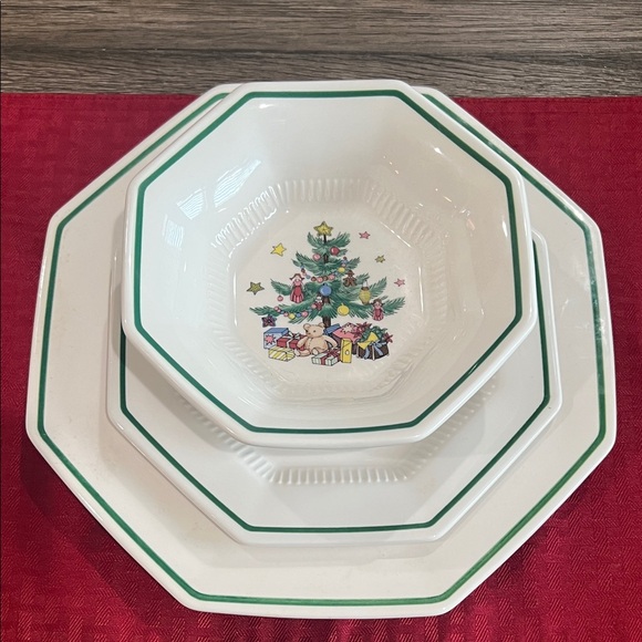 Christmastime 4 Place Setting by NIKKO Japan - Picture 13 of 15